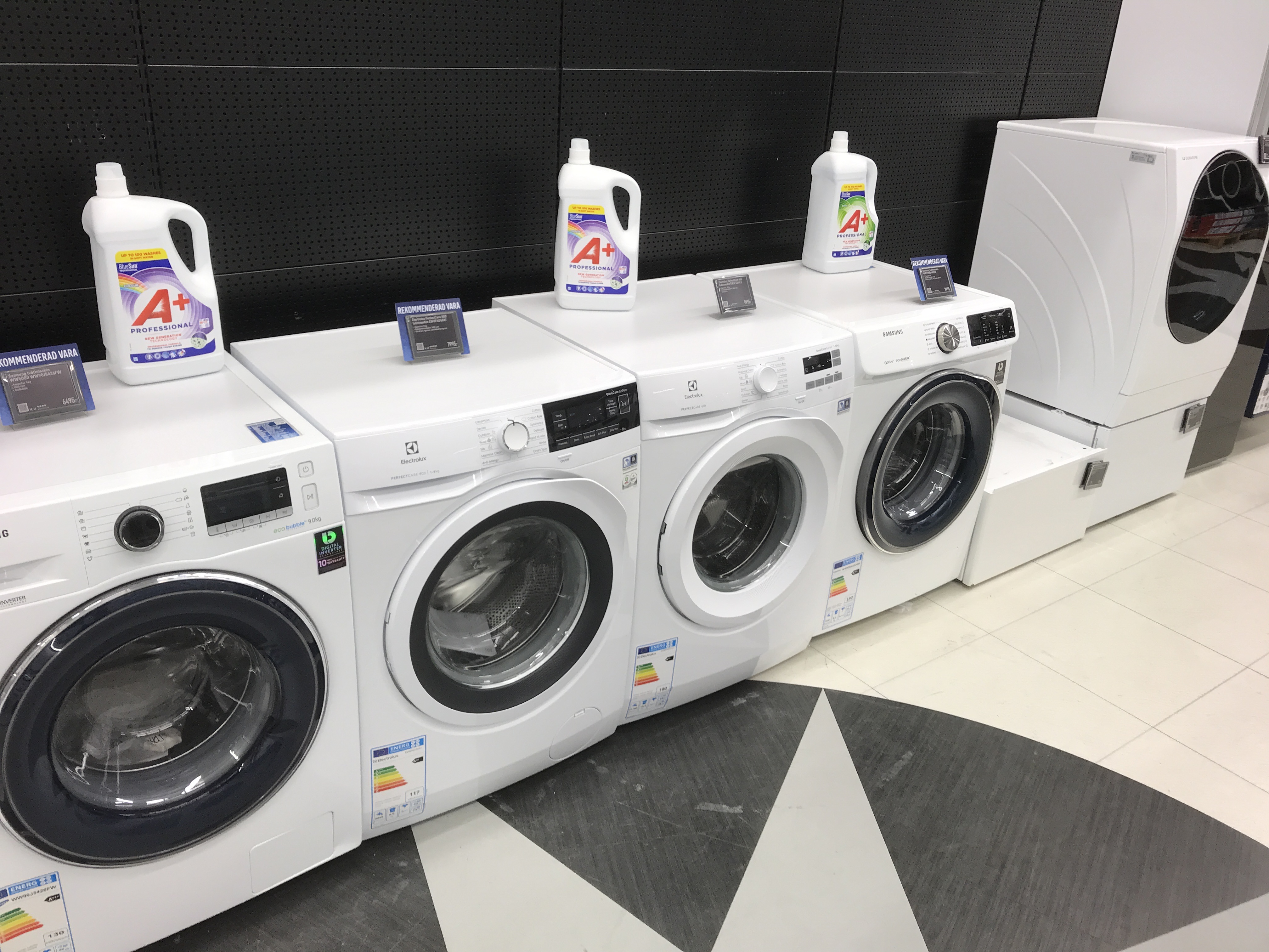 Washing machines with IoT shopping sensors